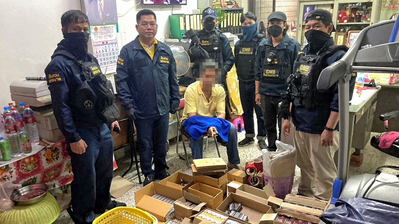 สืบนครบาลบุกจับหนุ่มใหญ่ ค้ากระสุนปืนอื้อ ส่งให้ลูกค้าทางออนไลน์