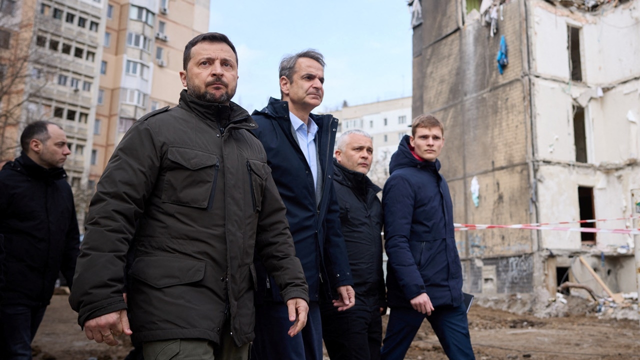 ระทึก มิสไซล์รัสเซียระเบิดห่างขบวนรถ เซเลนสกี-นายกฯ กรีซ แค่ 500 ม.