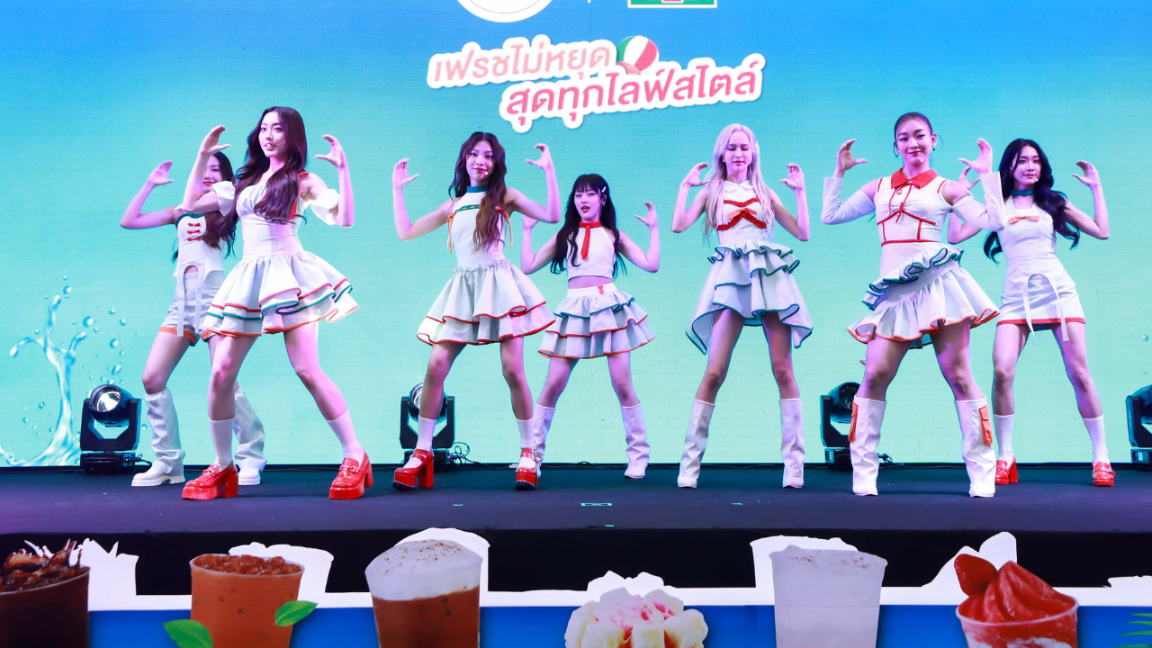 7 สาว 4EVE ชวนสัมผัสความสดชื่น "FRESH ไม่หยุดสุดทุกไลฟ์สไตล์"