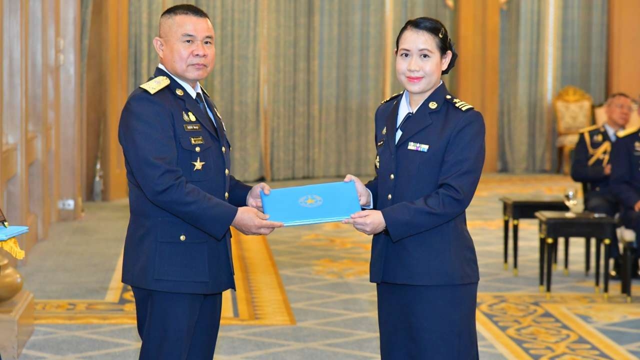 ผบ.ทอ. มอบเข็มนภาภิวุฒิ ให้ 81 นายทหารอากาศอาวุโส หลังจบหลักสูตร