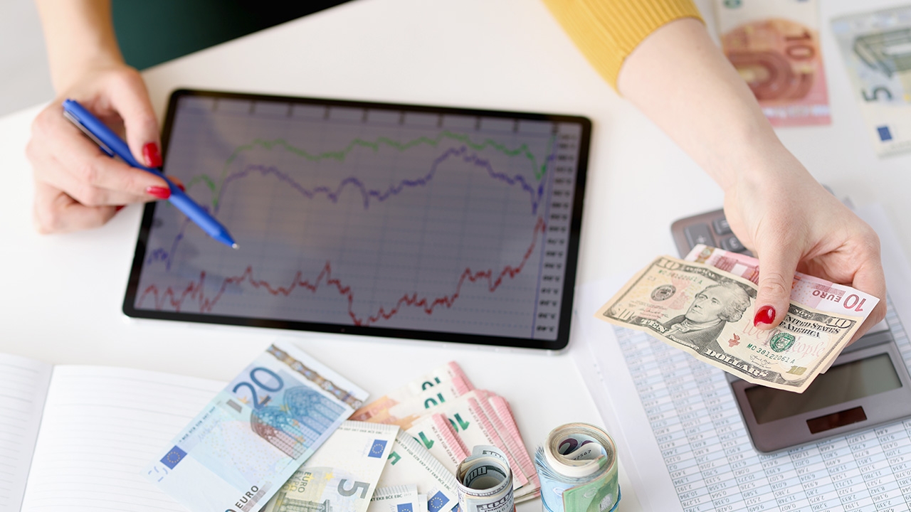 อ.มงคล เปิดลิสต์ราศีดวงเศรษฐี ลงทุนหรือเสี่ยงโชค มีเกณฑ์รวยฉ่ำๆ