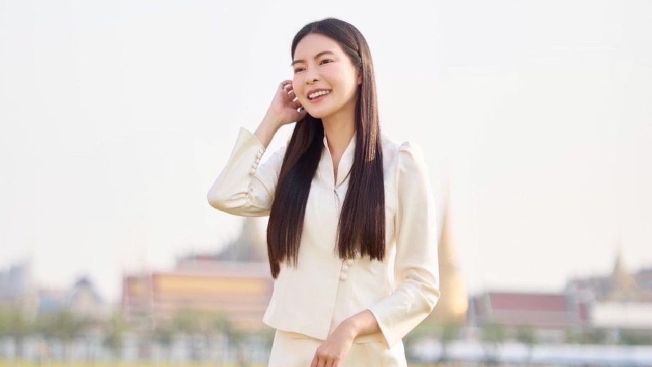 สุขล้นไทม์ไลน์! ดาราสาวใจดี มอบเงิน 5 แสนให้แฟนคลับในวันเกิดตัวเอง (คลิป)