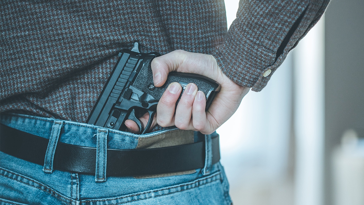 บุกบ้านเซียนพระ ปืนจี้โอน 1.8แสน ฉกมือถือไป 5 เครื่อง ปมหักหลังซื้อขาย