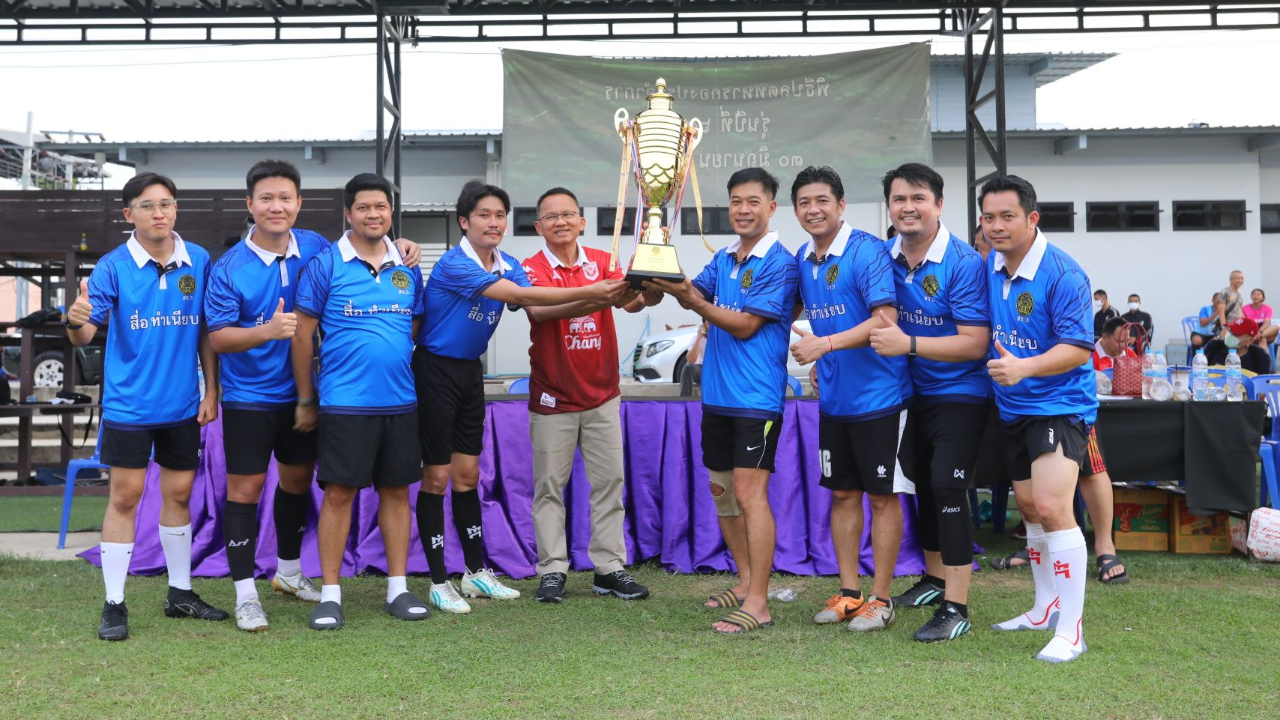 "รักษาการนายกฯ สมศักดิ์" ร่วมแข่งฟุตบอลสื่อฯ กระชับสัมพันธ์-ความสามัคคี