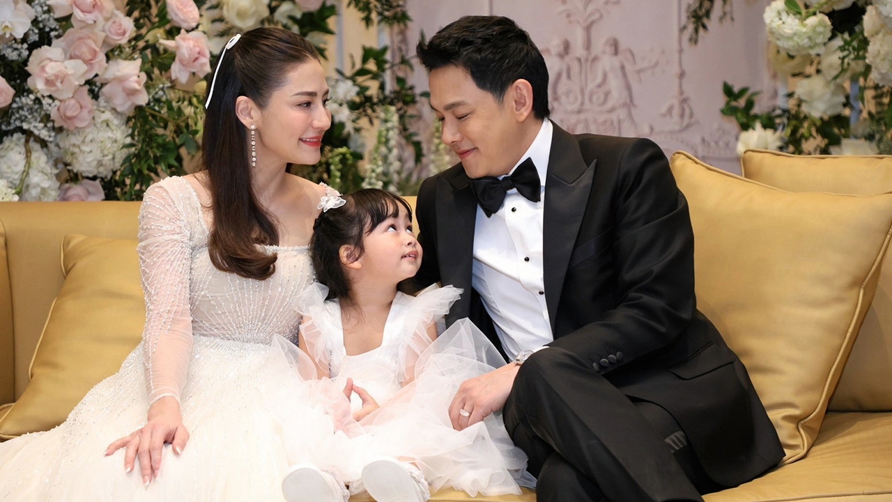 ฟลุค-นาตาลี ฉลองพิธีวิวาห์ ลูก 2 คนร่วม ชีวิตคู่ 4 ปี ชื่นมื่น แขกยินดีคับคั่ง
