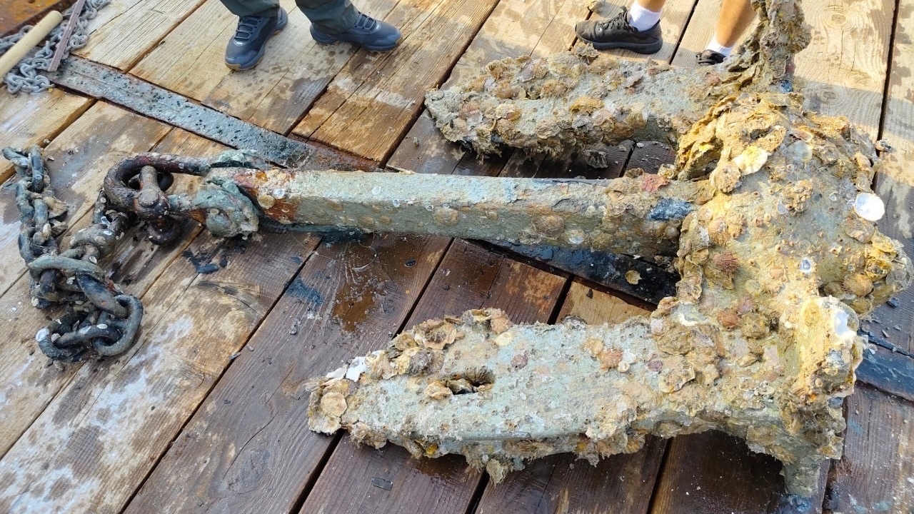 กู้เรือหลวงสุโขทัย วันที่ 17 ตัดโซ่สมอเรือข้างซ้ายขึ้นจากน้ำ ไม่พบผู้สูญหาย