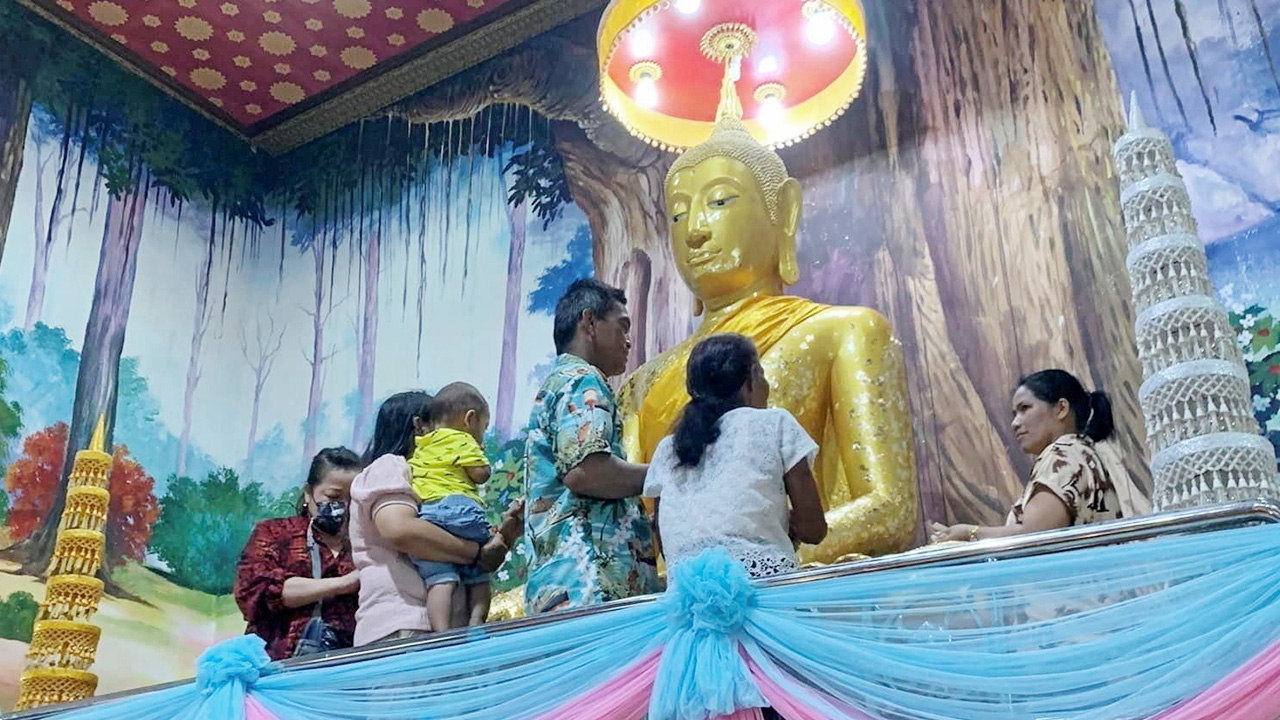 ศรัทธา! หลวงพ่อคุ้ม..วัดบางแตน แคล้วคลาด ปลอดภัย ค้าขายร่ำรวย