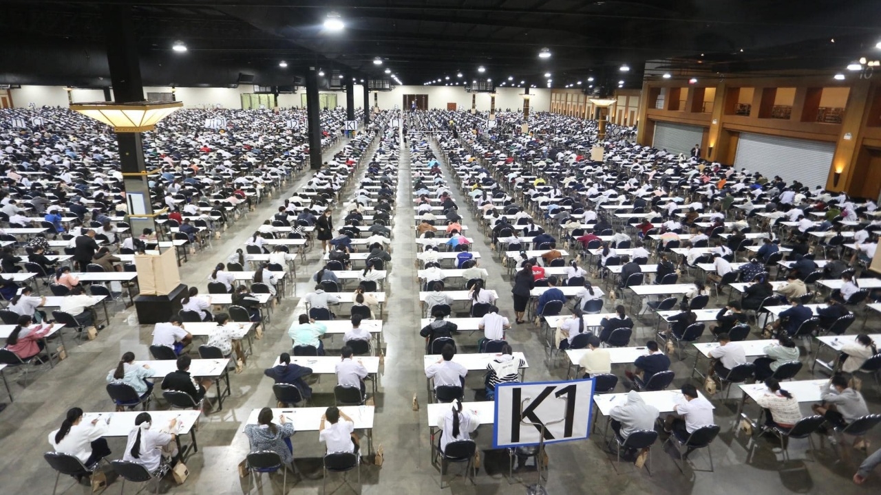 ภาพบรรยากาศการสอบเข้า ม.4 "โรงเรียนเตรียมอุดมศึกษา" รับเพียง 1,520 คน