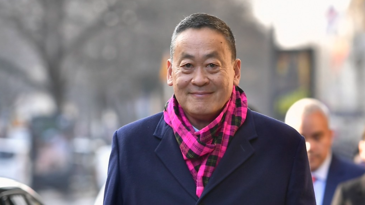 “เศรษฐา” หยิบผ้าขาวม้าร้อยเอ็ดทำผ้าพันคอเยือนฝรั่งเศส ย้ำไทยเปิดรับการลงทุน