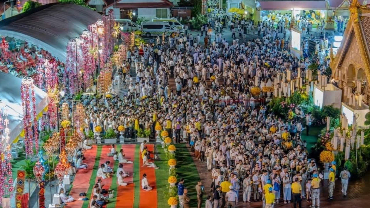 อุบลฯ ขยายเวลาสักการะพระบรมสารีริกธาตุ คาดเม็ดเงินหนุนเศรษฐกิจกว่า 500 ล้าน 