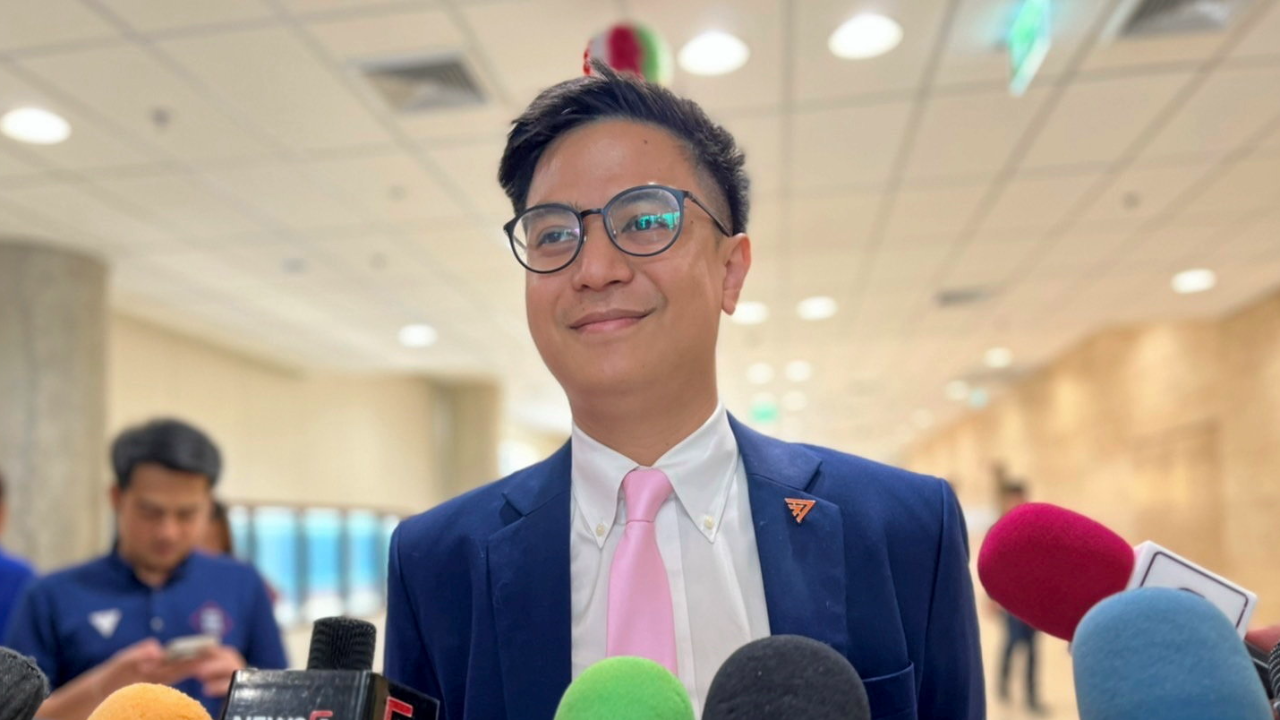 “พริษฐ์” ปัดตอบสำรองตั้งพรรคใหม่ หลัง กกต.ยื่นศาลรัฐธรรมนูญยุบพรรค