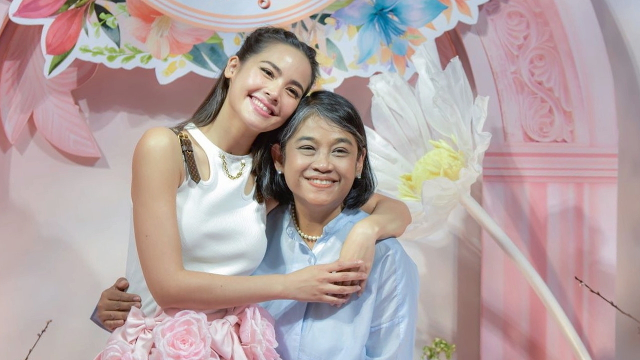 "ญาญ่า" ทำแฟนคลับใจฟูจัดมีตติ้ง "YAYA FAIRYTALE PARTY"
