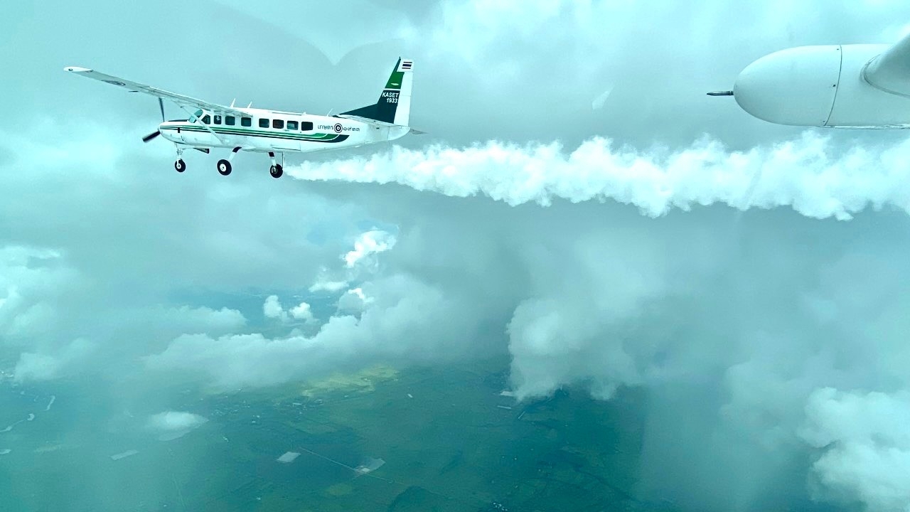 รมช.ไชยา รับลูกนายกฯ มอบกรมฝนหลวงปฏิบัติการไล่และลดฝุ่น PM 2.5 ช่วยชาวเหนือ