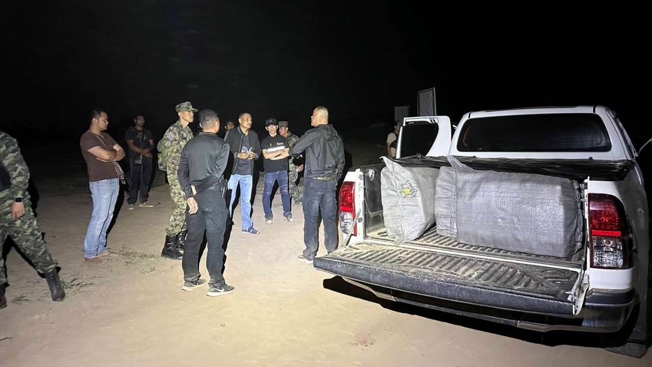 ตร.-ทหารบึงกาฬ สกัดจับยาบ้า 6 ล้านเม็ด ขณะลำเลียงขึ้นฝั่งแม่น้ำโขง