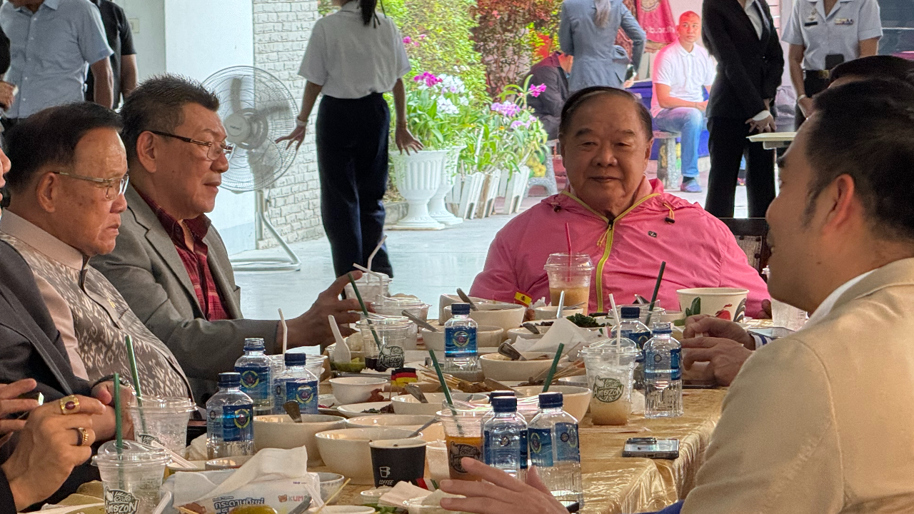 “บิ๊กป้อม” นัดลูกพรรคพปชร. ทานมื้อเที่ยง ชวนร่วมกิจกรรมสัญจร 3 มี.ค.นี้