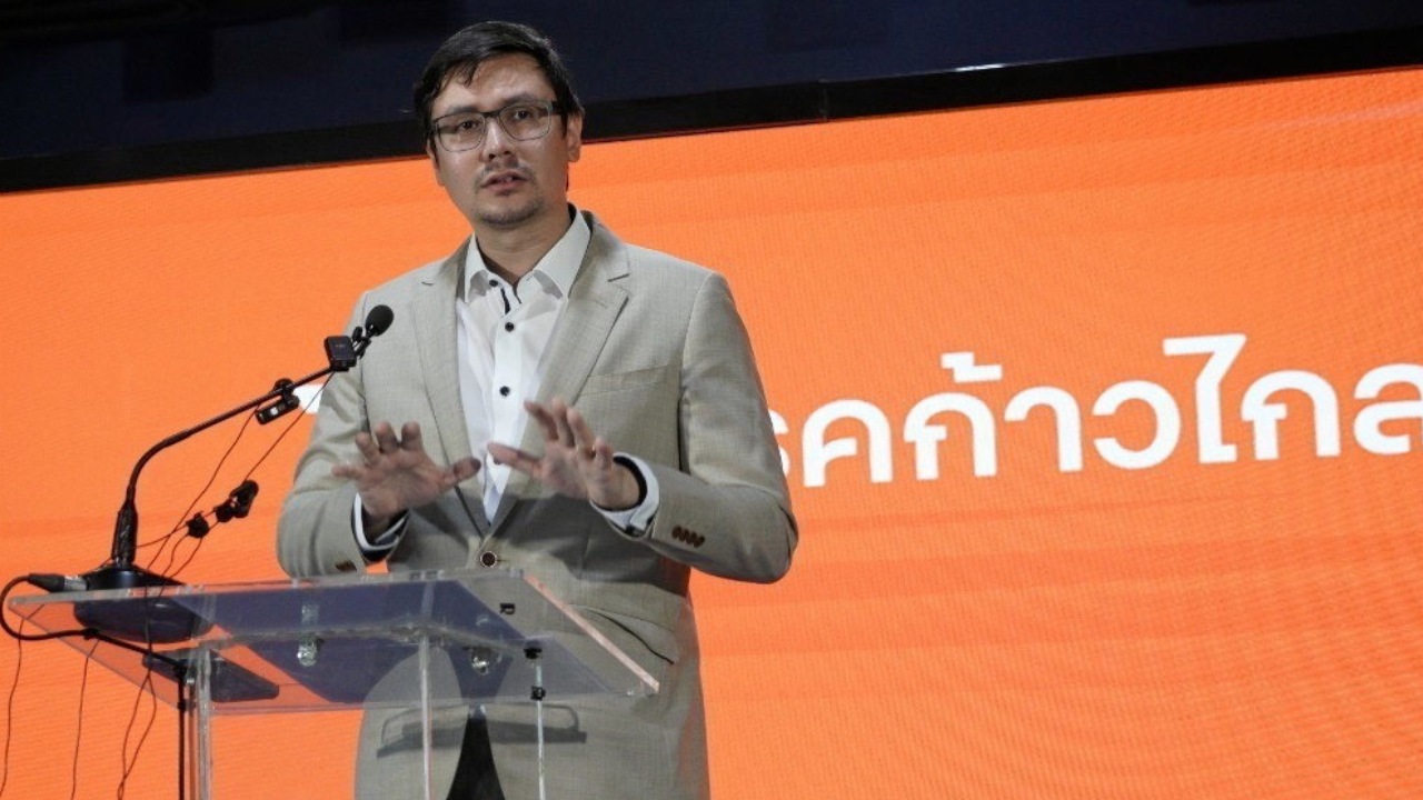 "ก้าวไกล" ไม่เข้าใจ นายกฯ ประวิงทำไม จี้ รับรองร่างฯ ยกเลิกคำสั่ง คสช.