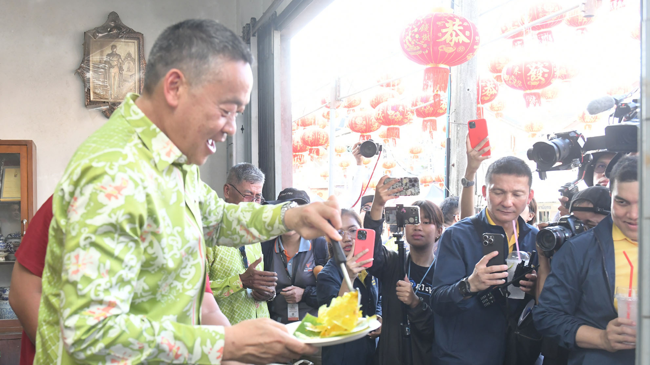 “เศรษฐา” ไปปัตตานี โชว์ทำขนมเบื้องญวน สั่งต่อยอดท่องเที่ยวทางประวัติศาสตร์