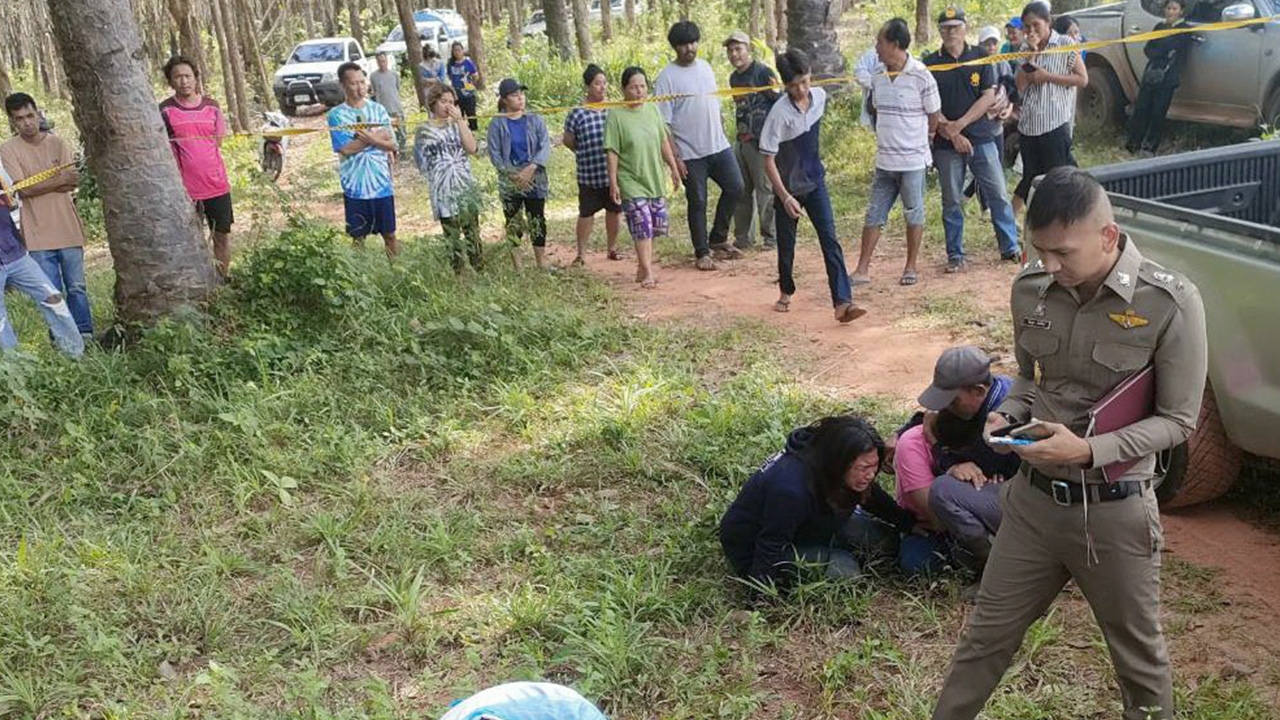 ฆ่าโหดหนุ่มรับจ้าง จับนั่งคุกเข่าจ่อยิงหน้าผาก 6 นัด ดับคาสวนปาล์ม