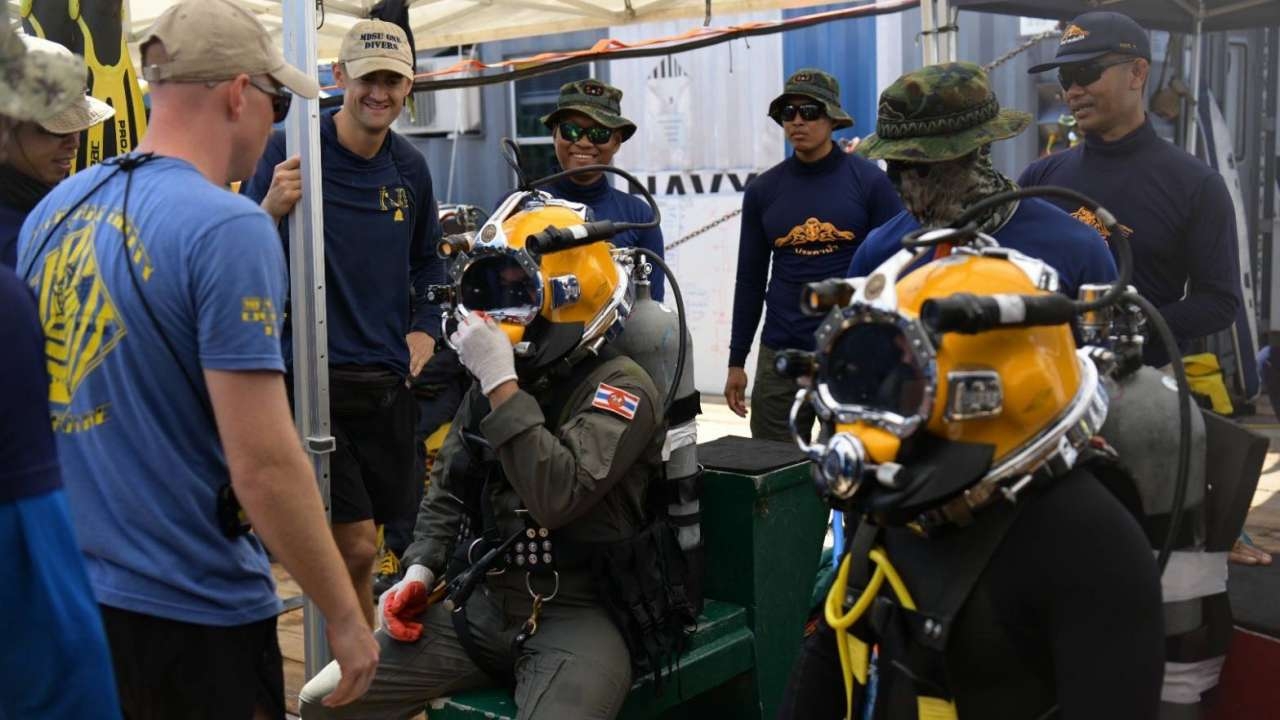 ค้นหา ร.ล.สุโขทัย วันที่ 12 คลื่นลมแรง ต้องยกเลิกภารกิจ หวั่นอันตราย