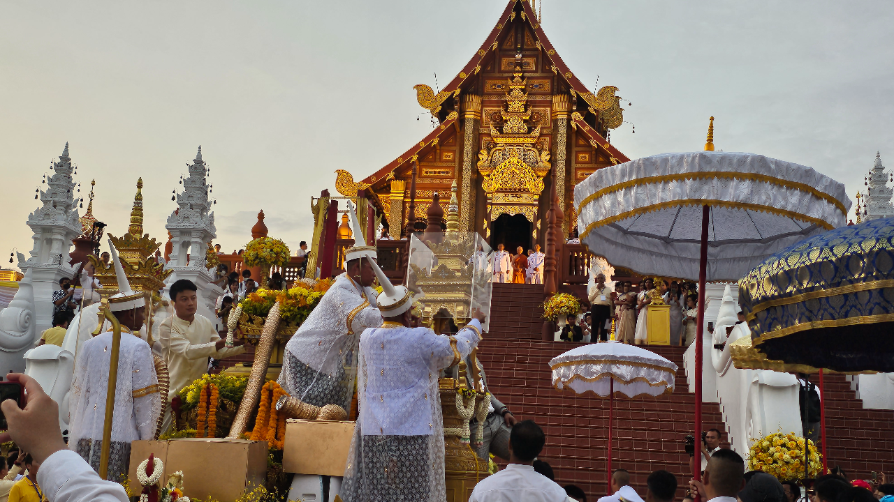 เชียงใหม่จัดริ้วขบวน อัญเชิญพระบรมสารีริกธาตุและพระอรหันตธาตุ ขึ้นหอคำหลวง