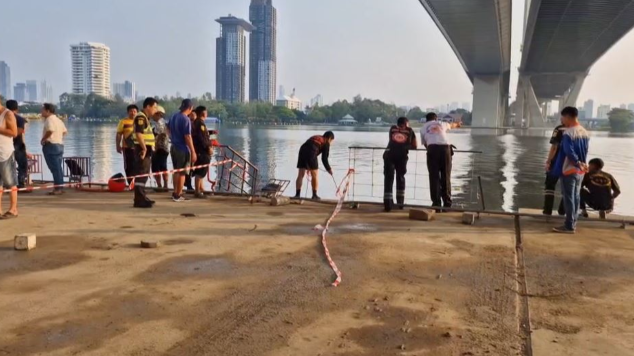 1 ศพ กระบะดิ่งเจ้าพระยา ใต้สะพานทางด่วนพระราม 9 ต่อหน้าต่อตาชาวบ้าน