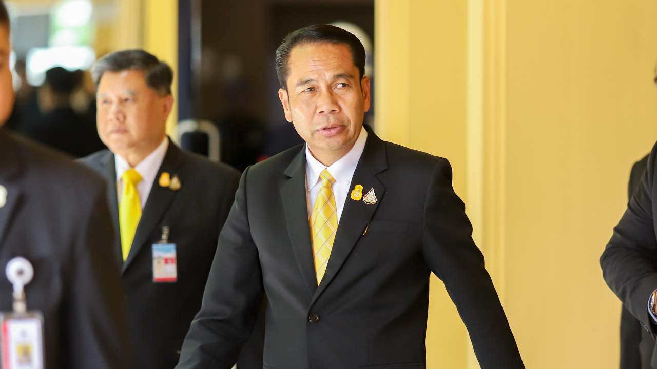 โต้หนีสภาฯ “จิรายุ” ป้อง รมต.เลื่อนตอบกระทู้สด ยัน 7 มี.ค. “สุทิน” พร้อมมาตอบ