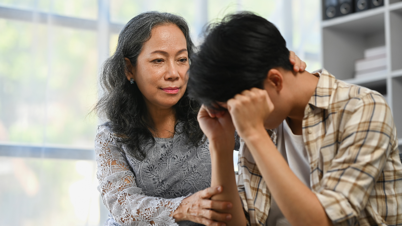 เมื่อคนใกล้ตัวเป็นโรคซึมเศร้า เราควรต้องรับมืออย่างไรดี