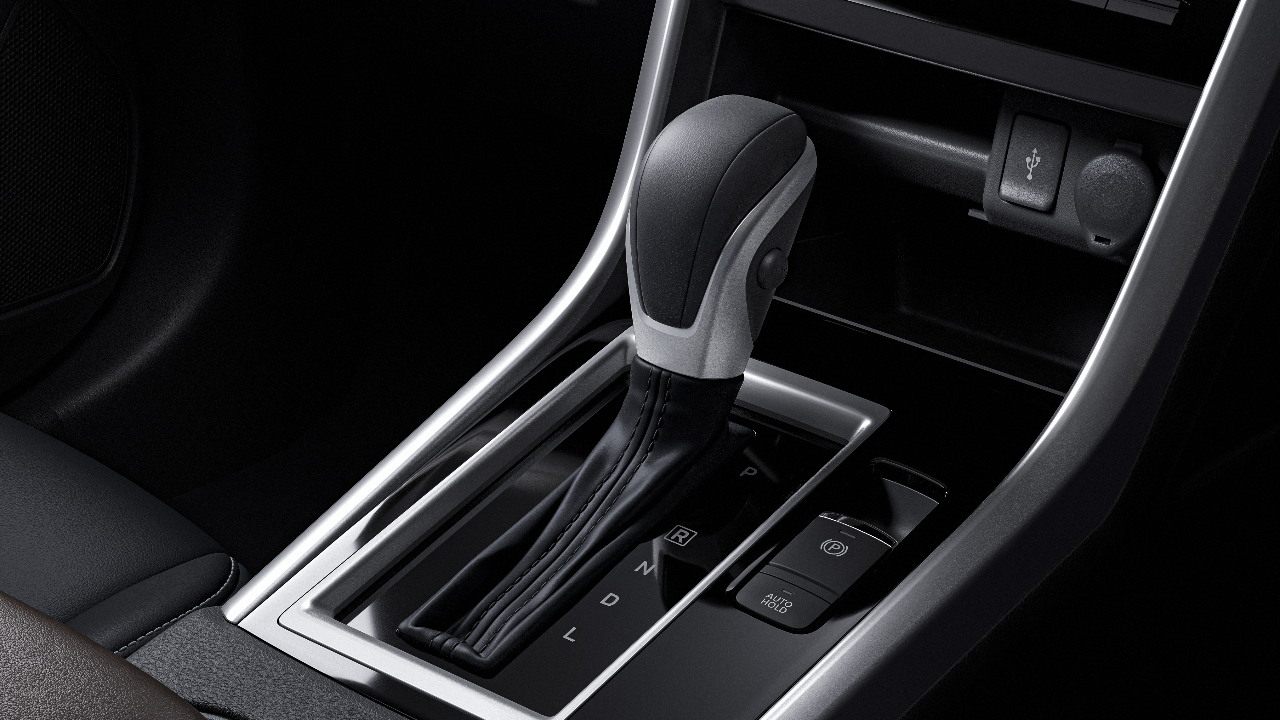 จอดรถติดไฟแดง ใช้เกียร์ออโต้ ควรใช้อะไรดี ระหว่าง N หรือ P