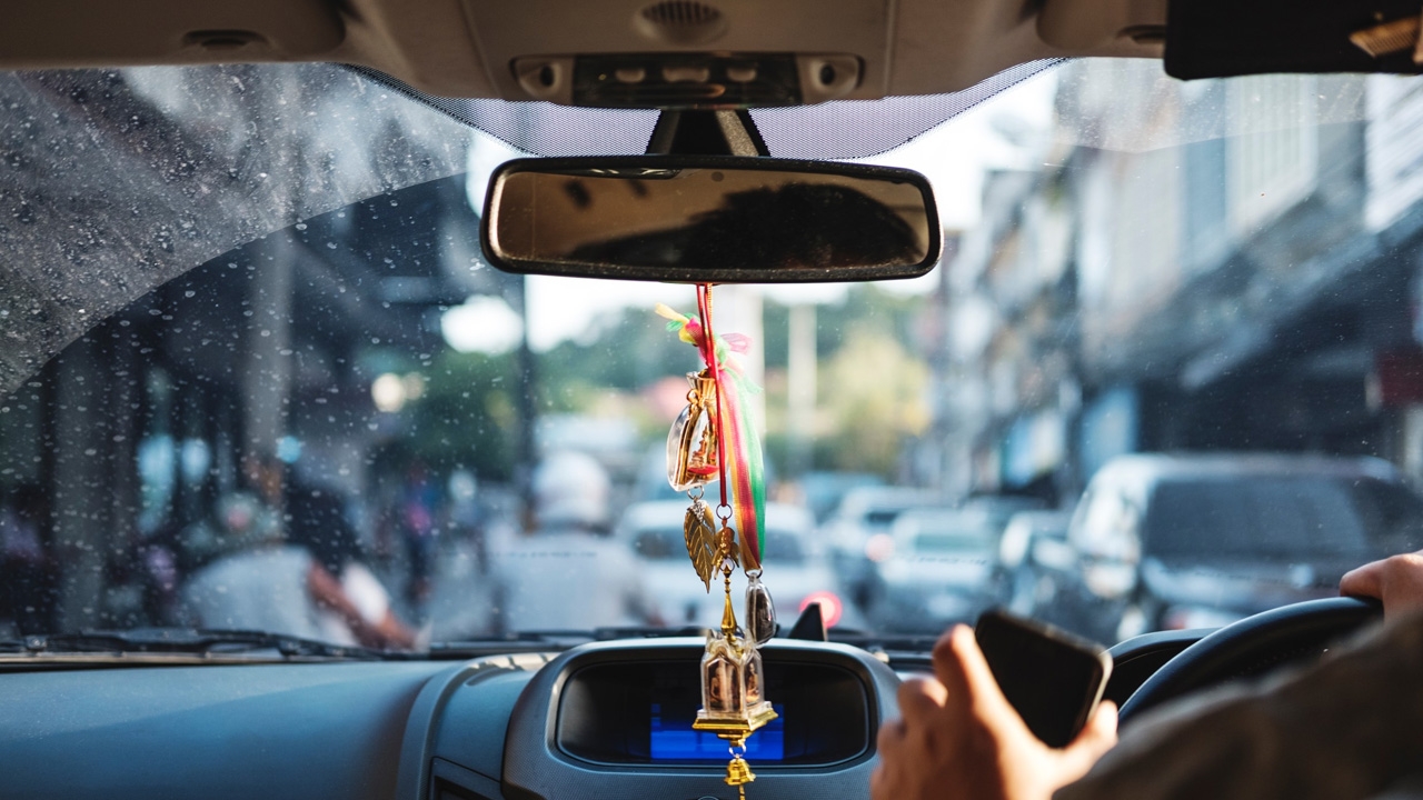 .ของมงคลติดรถ เสริมสิริมงคลให้รถขับขี่ปลอดภัย เรียกเงินเรียกทอง.