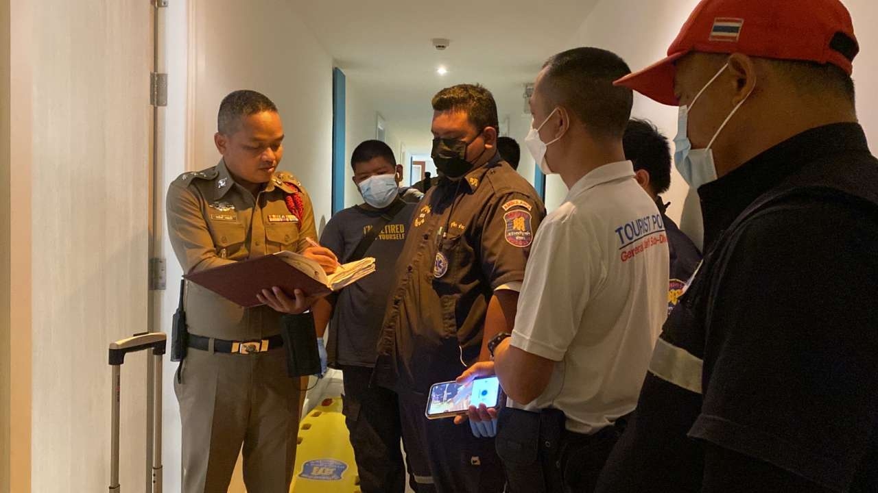 ผงะ เฒ่าฮอลแลนด์ตายคาคอนโด ที่คอมีรู 2 แผล นอนขึ้นอืดดับแล้ว 4 วัน