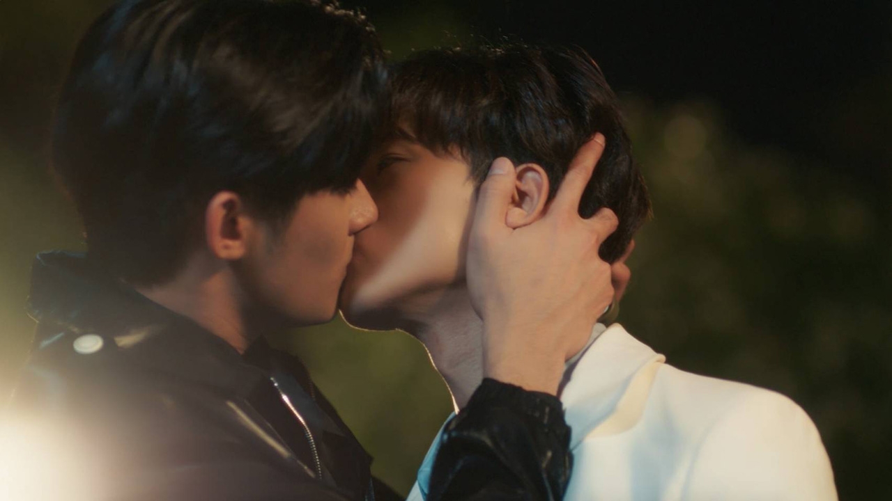 จูเนียร์ เดินหน้าง้อ ฟลุ๊คจ์ อดใจไม่ไหว จูบหวานฉ่ำสุดฟิน ใน “คุณได้ไปต่อ” EP.2