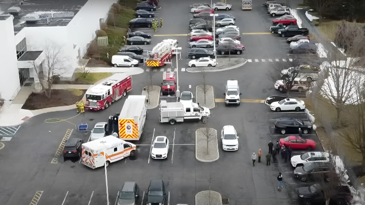 ด่วน พบกลิ่นเหมือนสารเคมีโชยในอาคารในสหรัฐฯ พนง.คลื่นไส้ วิงเวียนส่ง รพ. 54 ราย