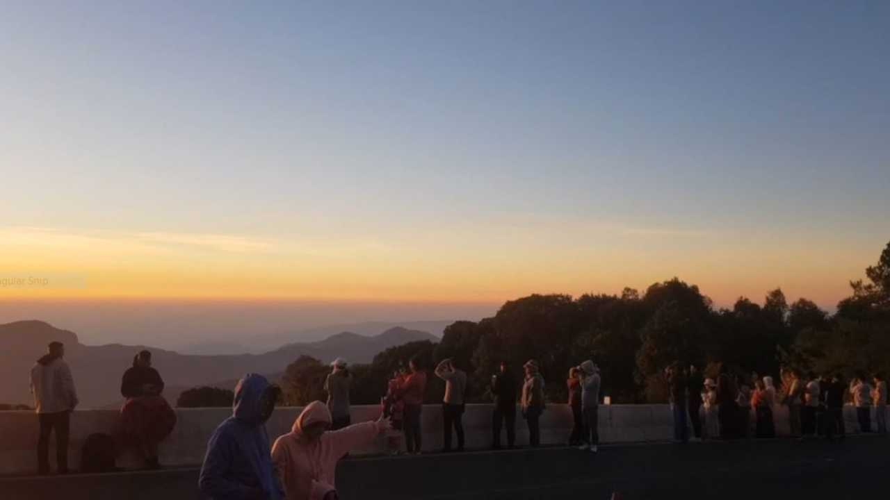 เชียงใหม่อากาศยังหนาว นักท่องเที่ยวแห่ขึ้นดอยไม่หยุด แม้ว่าไทยเข้าสู่ฤดูร้อน 