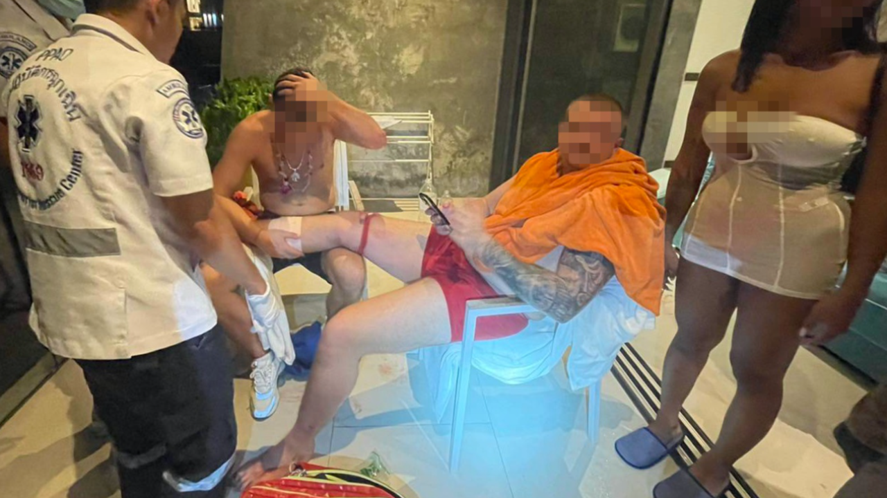 ตีกันกระจาย หนุ่มอังกฤษออฟสาวสองแล้วเบี้ยวค่าตัว โดนฟันแทงเจ็บ 3