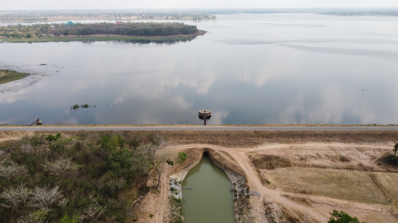 อ่างเก็บน้ำลำฉมวก น้ำแห้งต่อเนื่อง ชลประทานโคราชงดจ่ายน้ำเพื่อใช้ทำเกษตรแล้ว