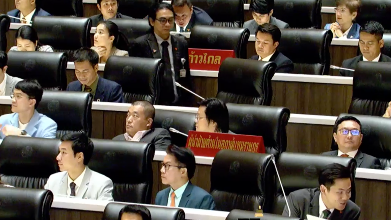 สภาฯ คว่ำ พ.ร.บ.รับรองทางเพศ คำนำหน้านาม-“อนุสรณ์” ร้องเพลง "กะเทยประท้วง"