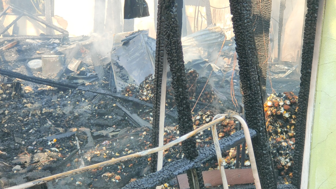 ไฟไหม้รถกระบะ ลามเผาบ้าน ไข่ไก่เก็บไว้ 3 หมื่นฟอง วอดหมด 