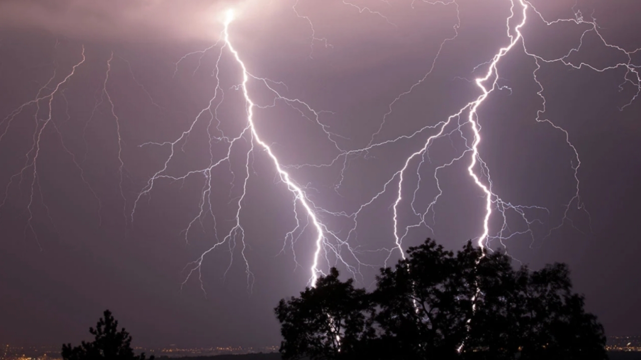 สภาพอากาศวันนี้ กรมอุตุฯ เตือนระวังอันตรายจากพายุฤดูร้อน "ฝน-ลม-ลูกเห็บตก"