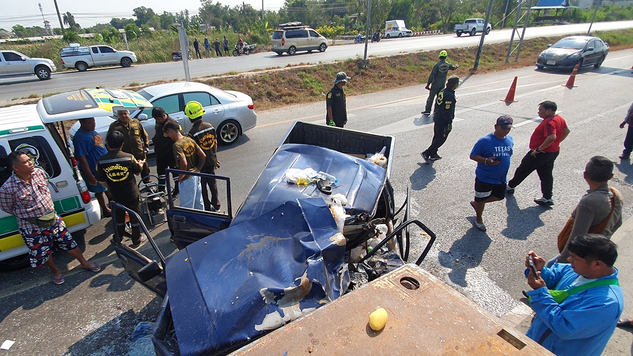 เจ้าอาวาสดับสลด รถชนเทรเลอร์นั่งไปบิณฑบาตเช้ามืด พร้อมลูกศิษย์อีก 2 ศพ