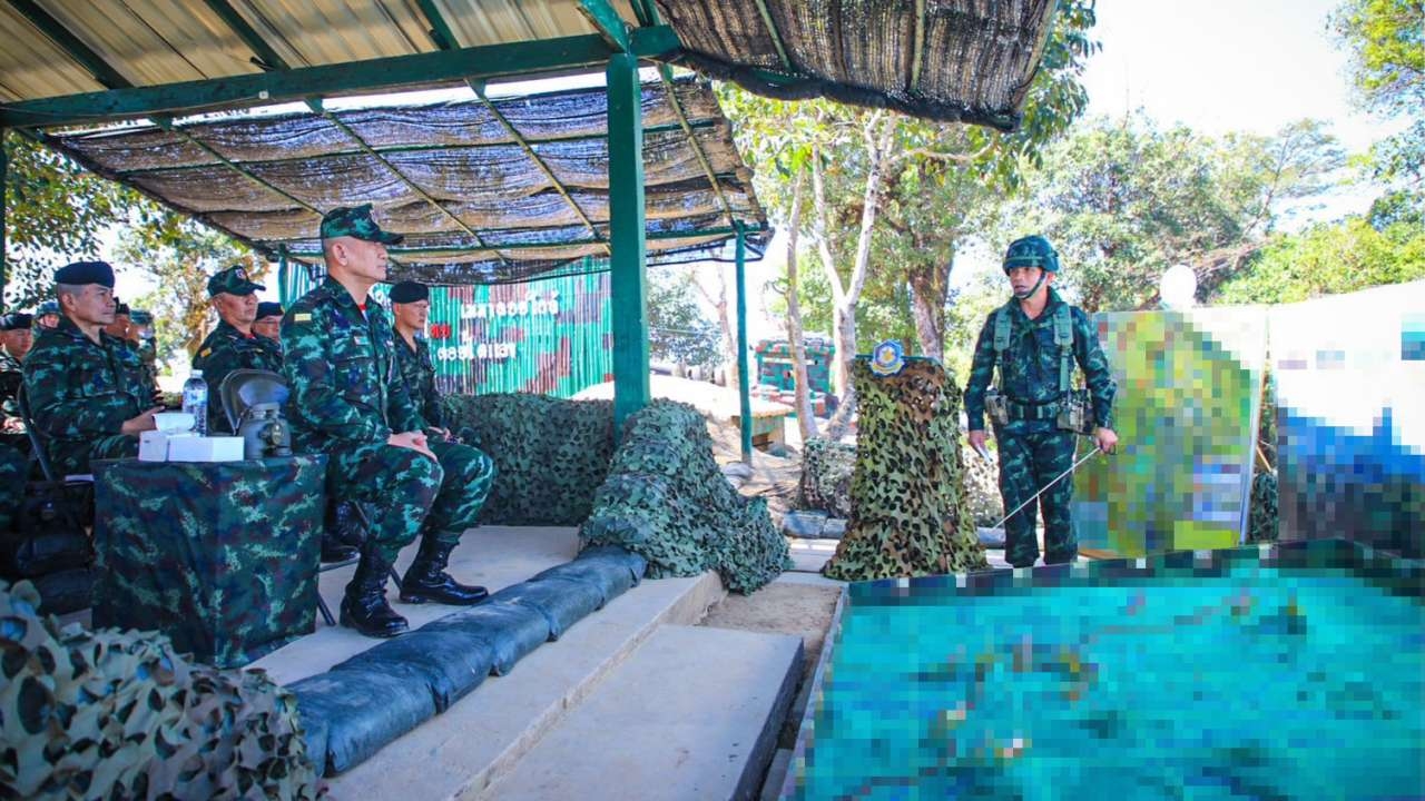 ผบ.ทบ. ขึ้นเหนือตรวจ 3 ฐานปฏิบัติการทหารชายแดน พร้อมขอบคุณในความเสียสละ