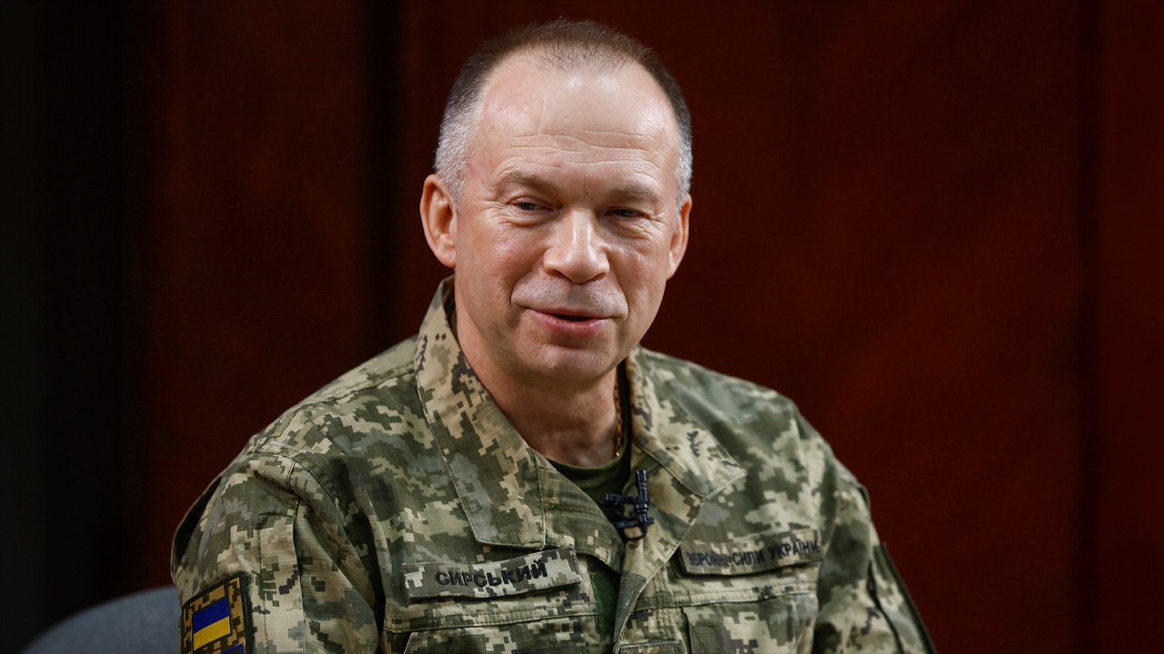 รู้จัก นายพลซีร์สกี ผบ.ทสส.คนใหม่ยูเครน ผู้รับเผือกร้อนจากเซเลนสกี