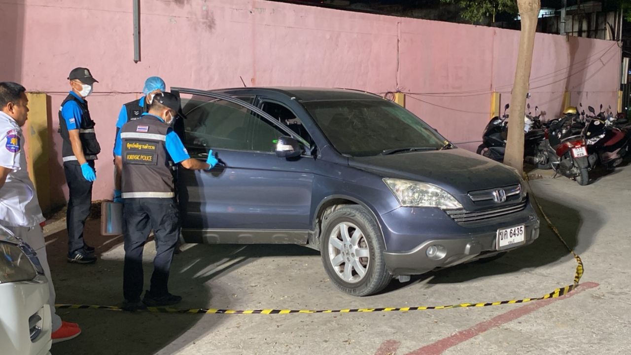 เมาหมดสติ เพื่อนหามนอนในรถ เปิดแอร์ สตาร์ตเครื่อง น้ำมันหมดดับอนาถ