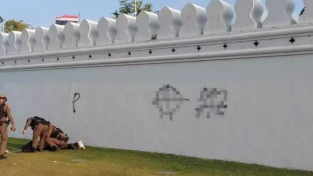 ตร.ไม่ให้ประกัน แยกขัง 2 นักข่าว โดนข้อหาสนับสนุนทำลายโบราณสถาน 