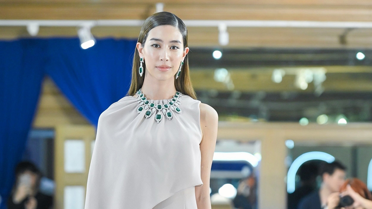 “มิ้นต์ ชาลิดา” ร่วมเดินแฟชั่นโชว์ชุดฟินาเล่ FASHION SHOW BEAUTY GEMS X ASAVA