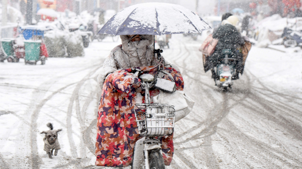 จีนเตือนภัยพายุหิมะหลายพื้นที่ กระทบการเดินทางท่องเที่ยวของประชาชนช่วงเทศกาลตรุษจีน