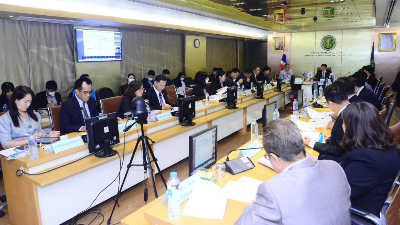 รมว.เกษตรฯ ห่วงผู้ปลูกลำไย เล็งดันโครงการชะลอการขายลำไยสดช่อ แก้ปัญหาราคาตกต่ำ