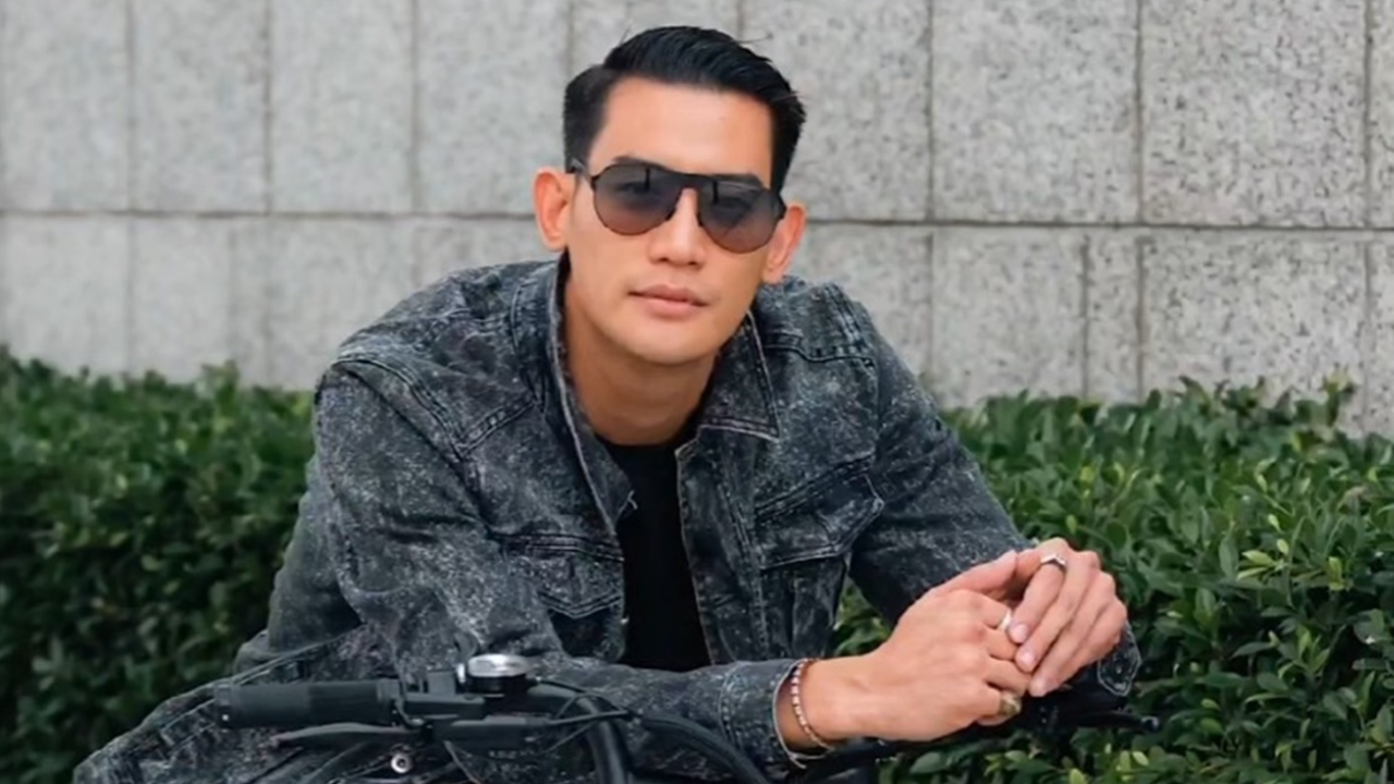 พระเอกกล้ามแน่นช็อตฟีล เจอสาวทักขอมีอะไรด้วย สุดอึ้งยอมให้ปล่อยคลิปได้