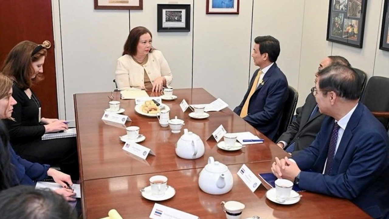 ปานปรีย์ พหิทธานุกร เข้าหารือทวิภาคีกับ พ.ต.หญิง ลัดดา แทมมี่ ดักเวิร์ธ