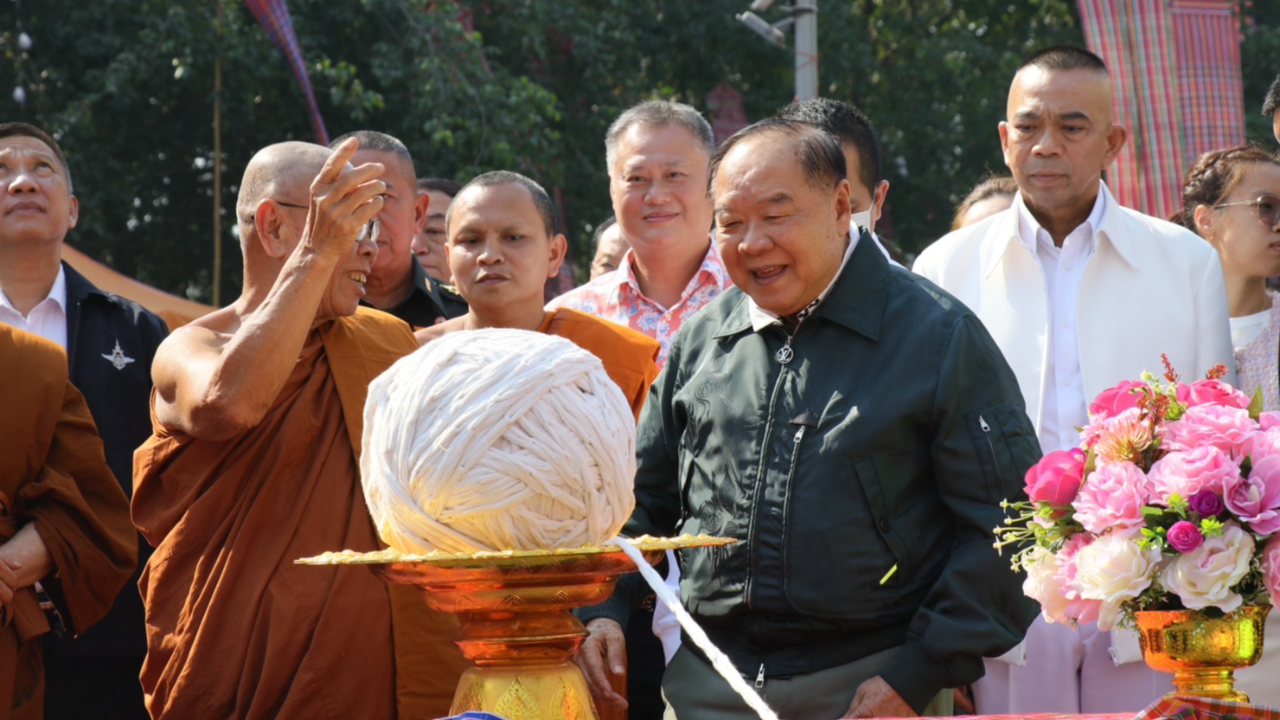 “ประวิตร” เป็นประธานงานบุญที่วัดประชานิมิต บุรีรัมย์ พร้อมอวยพรให้มีความสุข