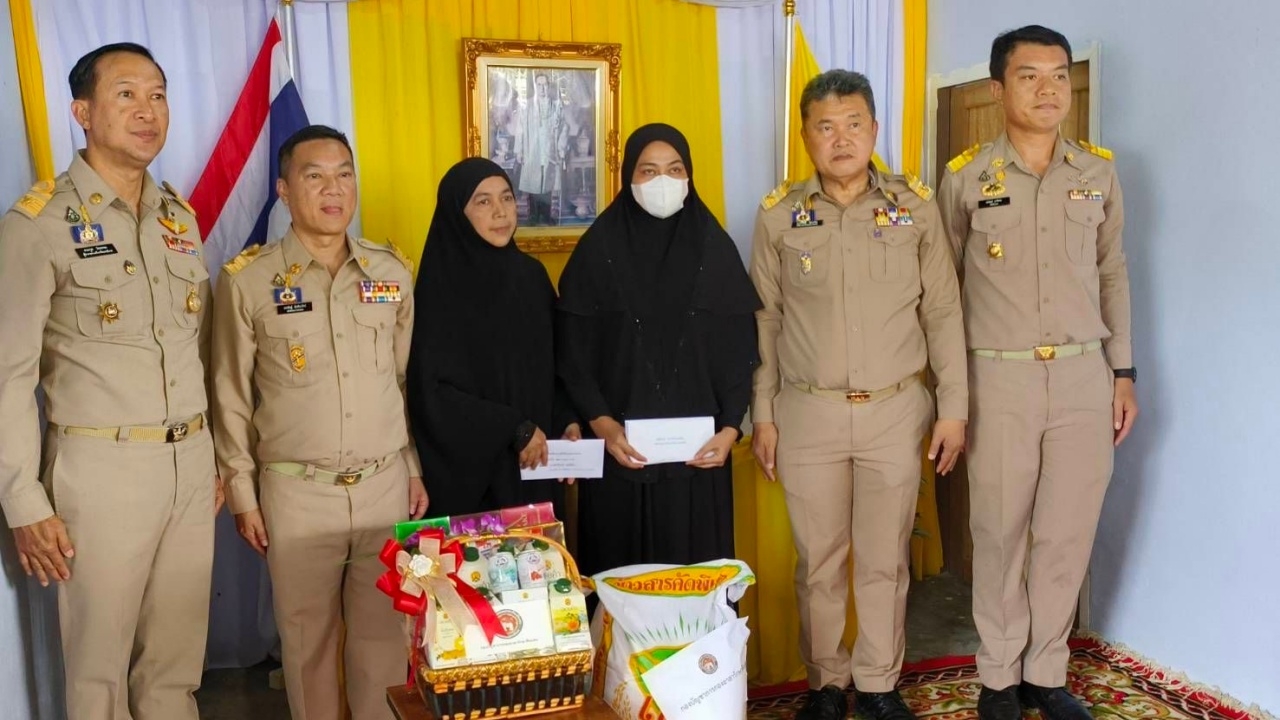 ปลัด มท.เยี่ยมให้กำลังใจครอบครัวผู้เสียชีวิต-บาดเจ็บ เหตุโจรใต้บึมรถหุ้มเกราะ